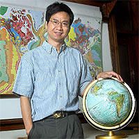 Xiaodong Song, a professor of geology at Illinois, is corresponding author of a paper to appear in the Aug. 26 issue of the journal Science that proves Earth's core rotates faster than its surface.<br/>
<br/>
Photo by Kwame Ross