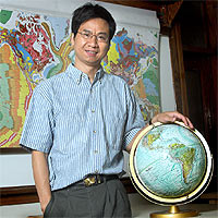 Xiaodong Song, a professor of geology at Illinois, is corresponding author of a paper to appear in the Aug. 26 issue of the journal Science that proves Earth's core rotates faster than its surface.<br/>
<br/>
Photo by Kwame Ross